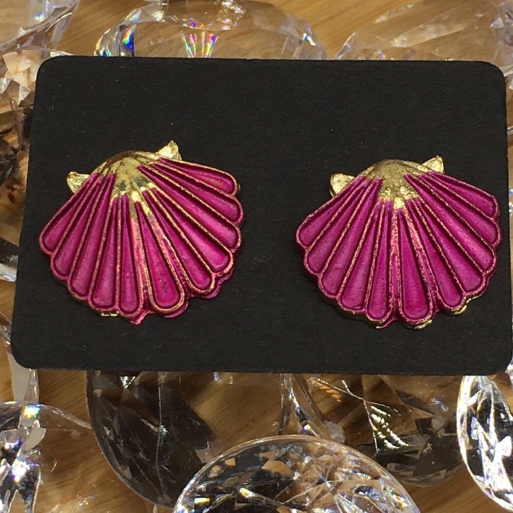 Magenta Clam Shell Earrings - Picture 4 of 6
